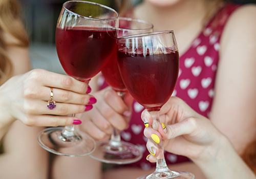 Shooting enterrement de vie de jeune fille verre rouge