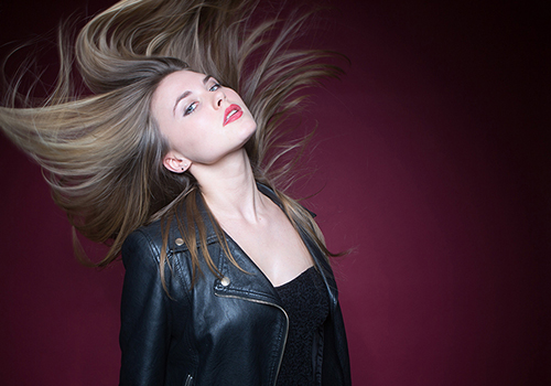 Shooting enterrement de vie de jeune fille jolie blonde