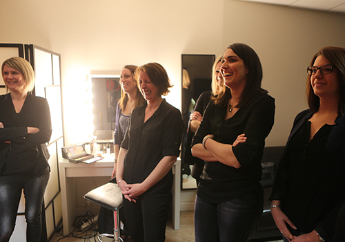 evjf fun dans un studio photo